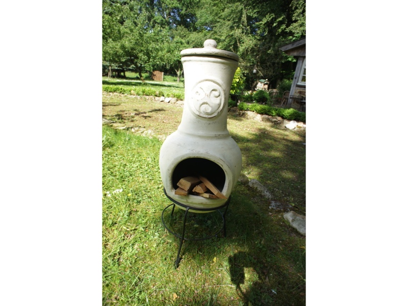 Tonofen aus Terracotta, Terrassenofen als Gartenkamin, Garten Ofen